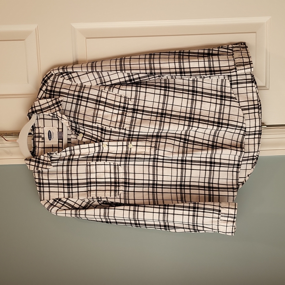 Old Navy Black and White Flannel Henley